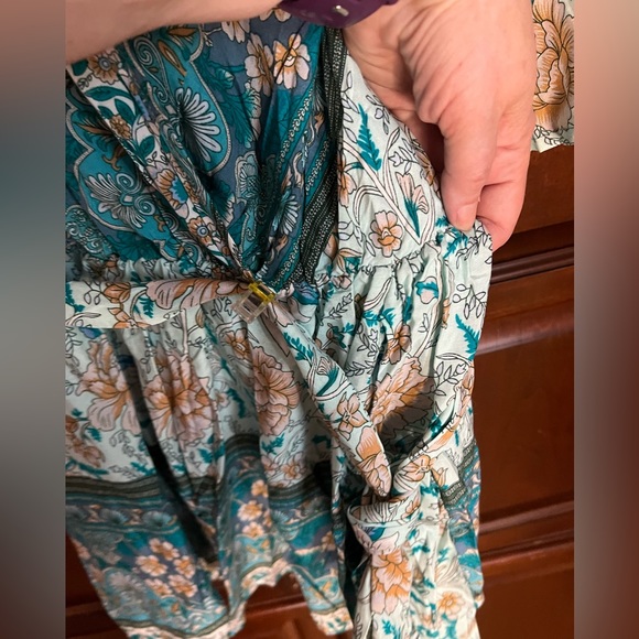 Beautiful BloomChic teal bandana print top with flutter sleeves and a tie belt. - Picture 3 of 7